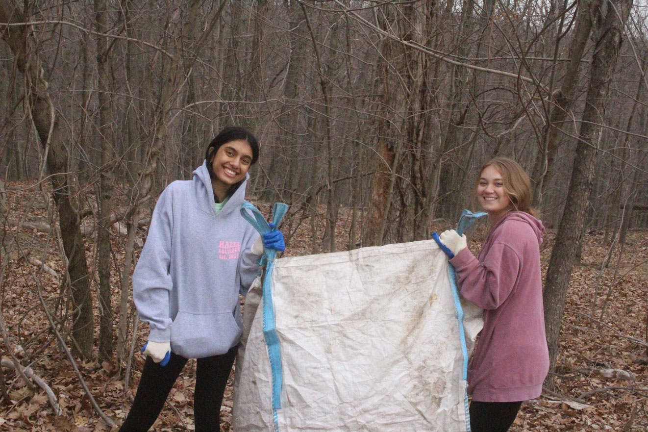 Volunteer clean-up with IHA students